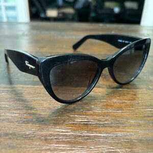 Salvatore Ferragamo SF930S-606 Black Sunglasses 56-17-145 (V3H1)